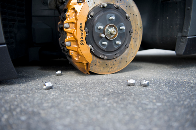 Illustration for article titled Even Nissan GT-R's Get Their Wheels Stolen